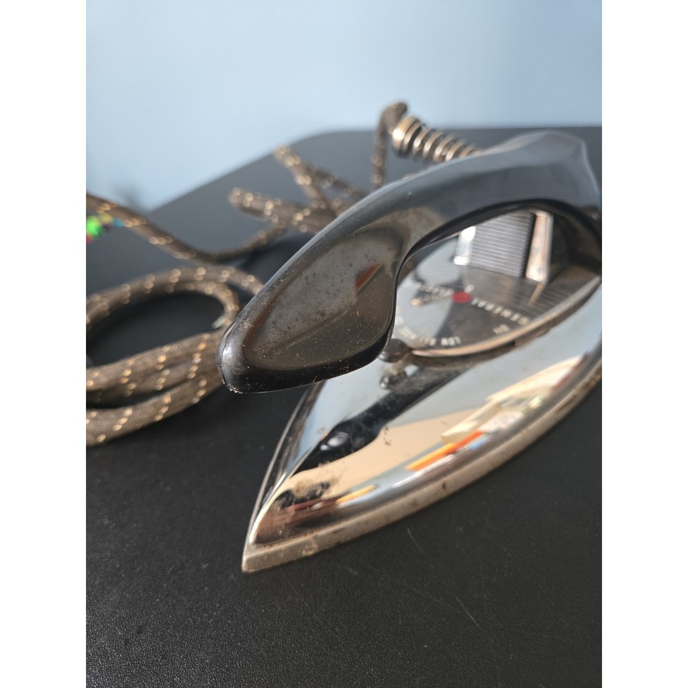 Vintage 1950's Working General Electric CAT. NO. 12F38 Travel Iron